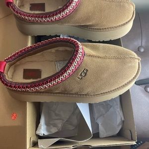 UGG Tazz platform